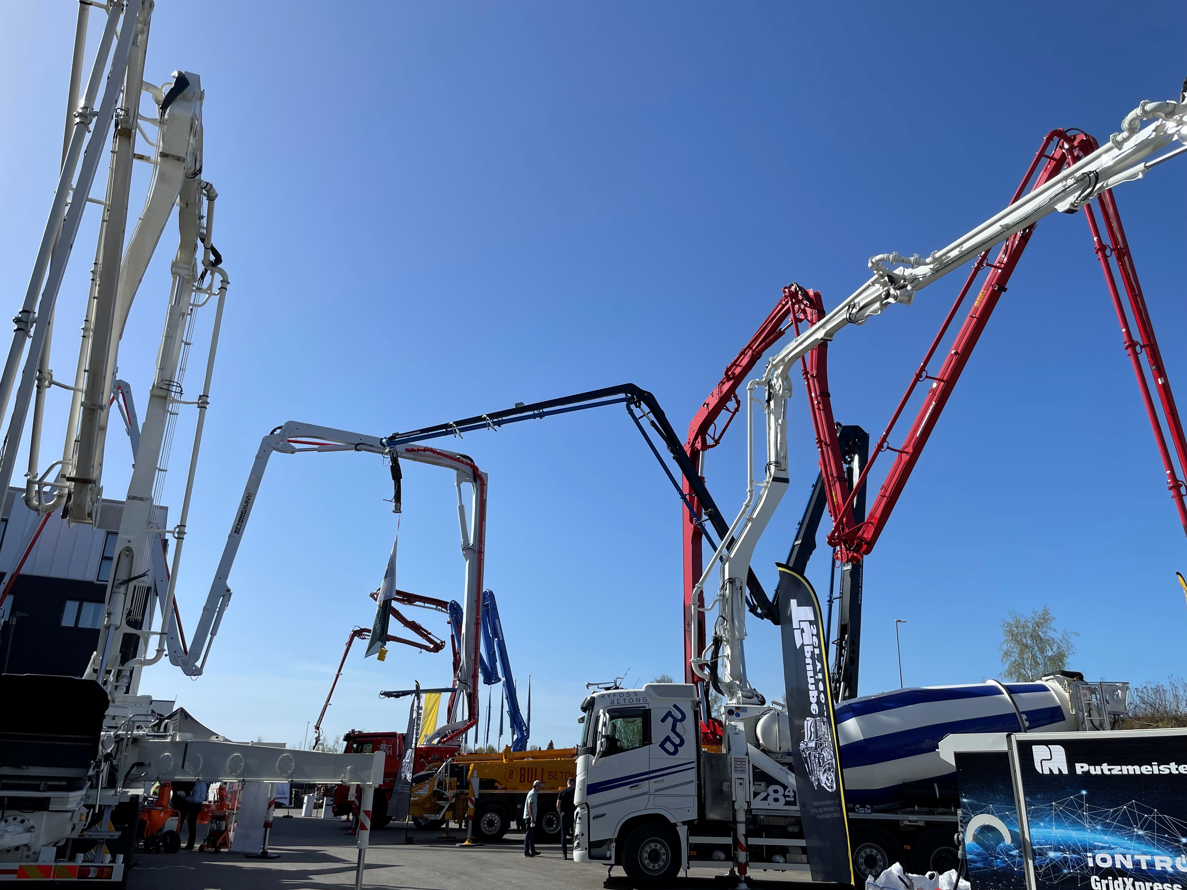 Flere betongpumper på utstillingsområdet